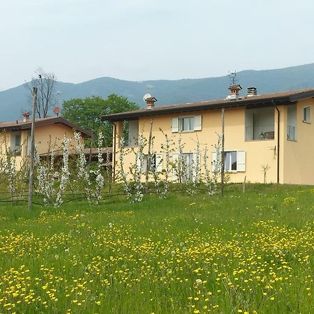 Cascina Legnago Bilocale A 6 Chilometri Da Salo' Apartment Villanuova sul clisi Luaran gambar