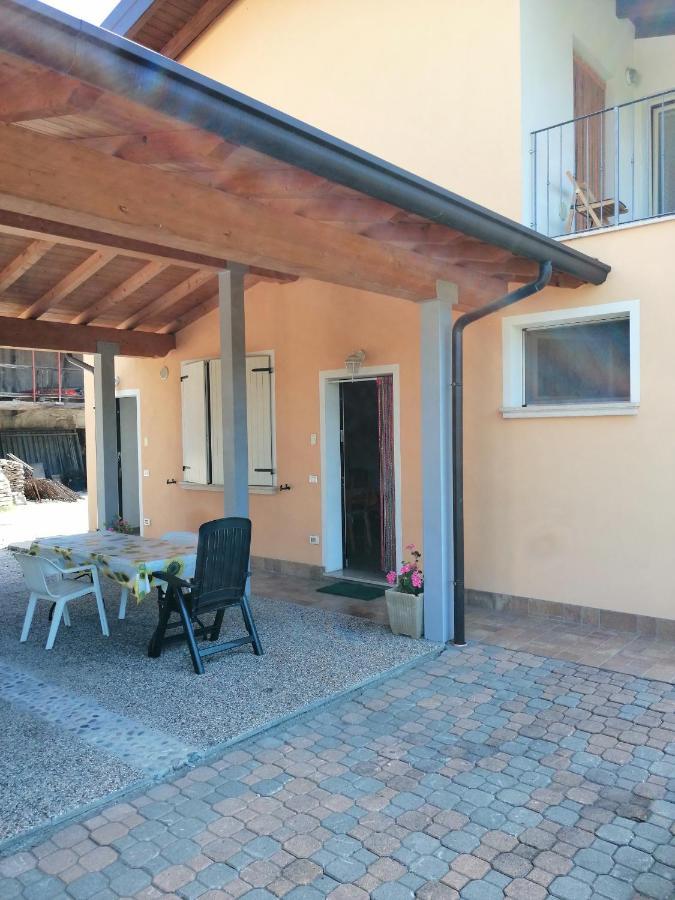 Cascina Legnago Bilocale A 6 Chilometri Da Salo' Apartment Villanuova sul clisi Luaran gambar