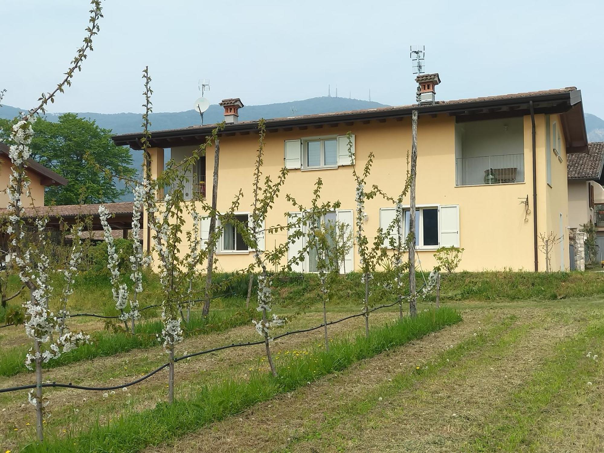 Cascina Legnago Bilocale A 6 Chilometri Da Salo' Apartment Villanuova sul clisi Luaran gambar