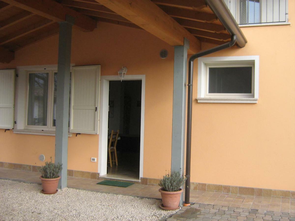 Cascina Legnago Bilocale A 6 Chilometri Da Salo' Apartment Villanuova sul clisi Luaran gambar